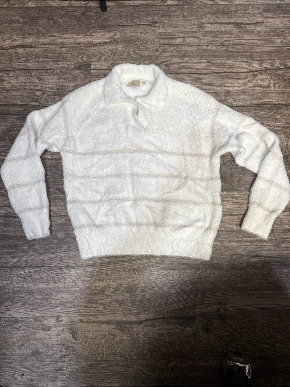 Elie Tahari Cream Fuzzy V‑Neck Collared Pullover - Picture 2 of 6